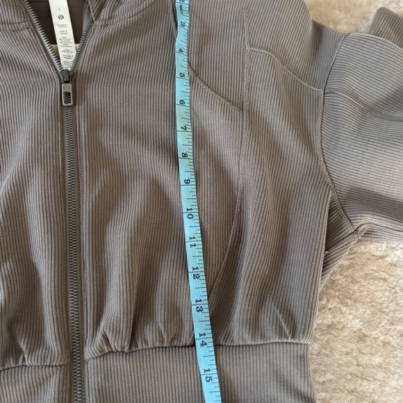 Lululemon Ribbed Softstreme Cropped Jacket size 6 - Picture 3 of 7